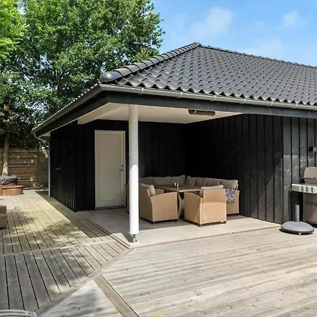 M377-vaeggerlose-maelkebottevej-22 * Bøtø By